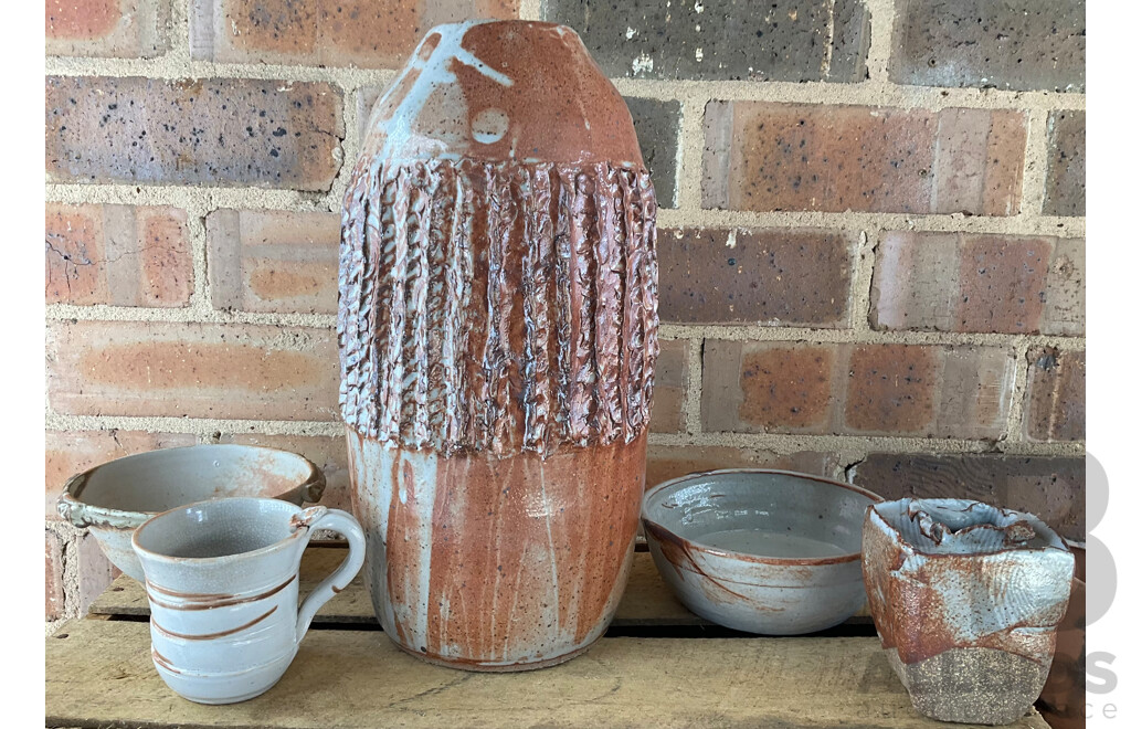 Roma Rubensohn (1927-2025) Collection of Studio Pottery Collection in Terracotta Tones - Lot of 20