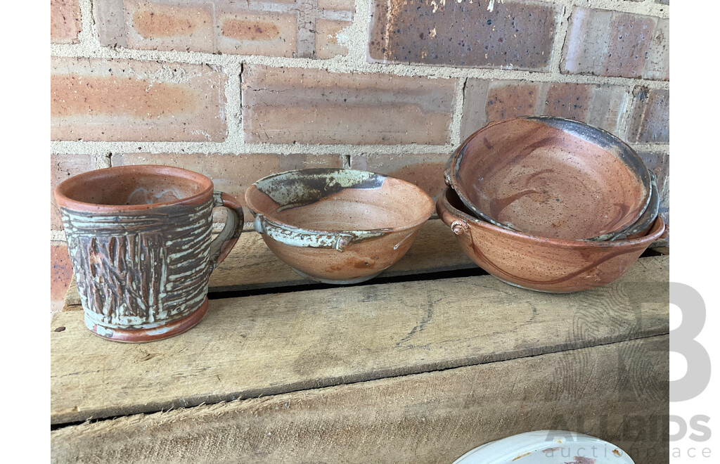 Roma Rubensohn (1927-2025) Collection of Studio Pottery Collection in Terracotta Tones - Lot of 20