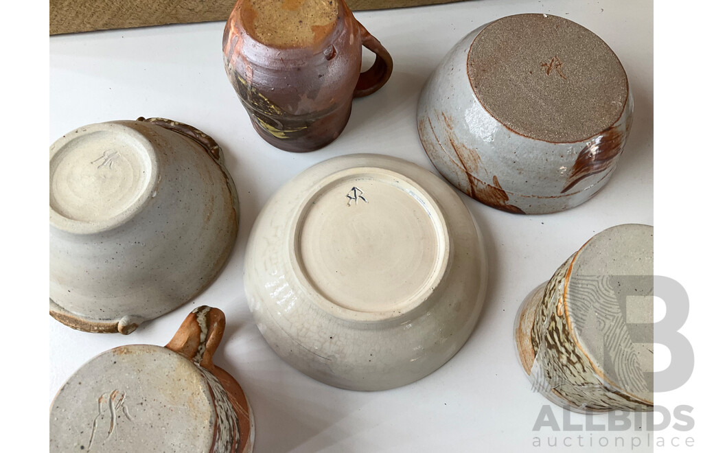 Roma Rubensohn (1927-2025) Collection of Studio Pottery Collection in Terracotta Tones - Lot of 20