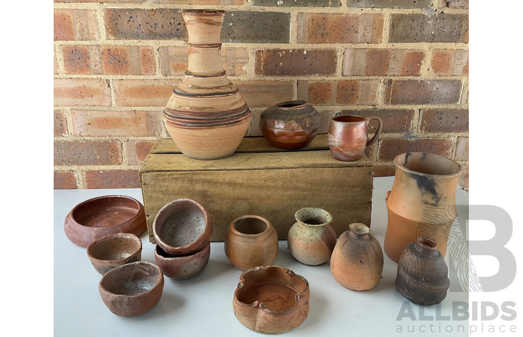 Roma Rubensohn (1927-2025) Collection of Studio Pottery Collection in Terracotta/ Brown Tones - Lot of 14