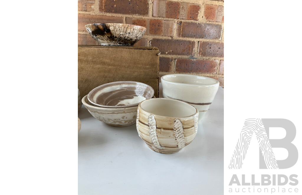 Roma Rubensohn (1927-2025) Collection of Studio Pottery Collection in Beige Brown Tones - Lot of 14