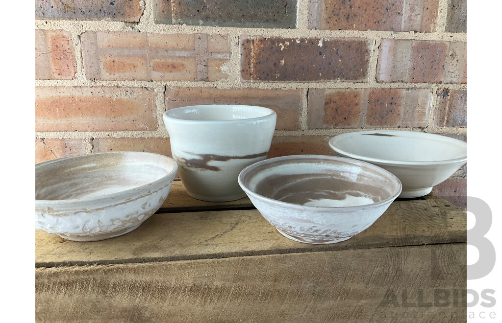 Roma Rubensohn (1927-2025) Collection of Studio Pottery Collection in Beige Brown Tones - Lot of 14