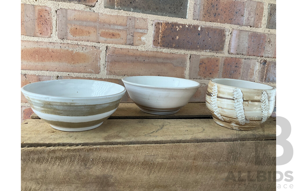 Roma Rubensohn (1927-2025) Collection of Studio Pottery Collection in Beige Brown Tones - Lot of 14