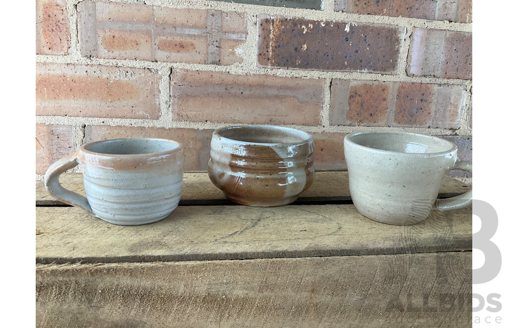 Roma Rubensohn (1927-2025) Collection of Studio Pottery Collection in Beige Brown Tones - Lot of 14