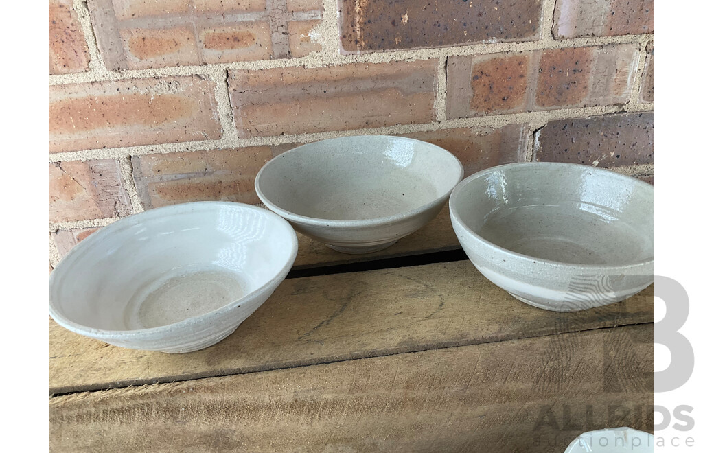 Roma Rubensohn (1927-2025) Collection of Studio Pottery Collection in Beige Brown Tones - Lot of 13