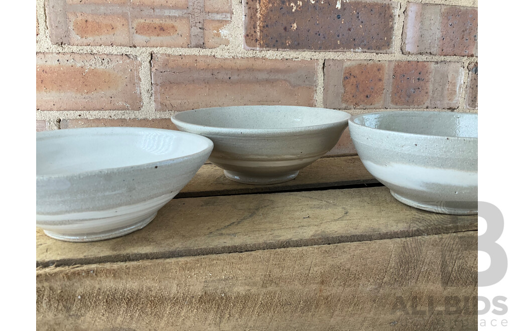 Roma Rubensohn (1927-2025) Collection of Studio Pottery Collection in Beige Brown Tones - Lot of 13
