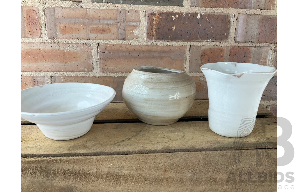 Roma Rubensohn (1927-2025) Collection of Studio Pottery Collection in Beige Brown Tones - Lot of 13