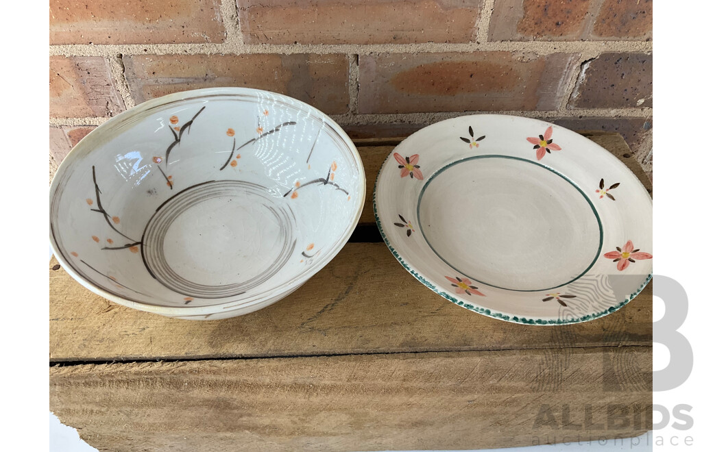 Roma Rubensohn (1927-2025) Collection of Studio Pottery Collection in Beige Brown Tones - Lot of 13