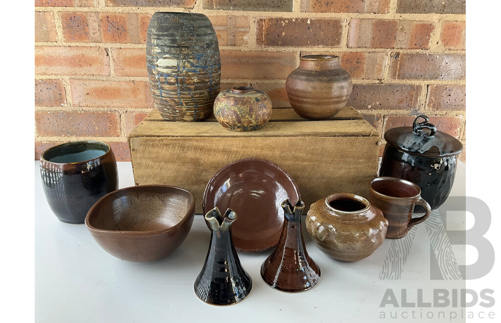 Roma Rubensohn (1927-2025) Collection of Studio Pottery Collection in Brown Blue Tones - Lot of 11