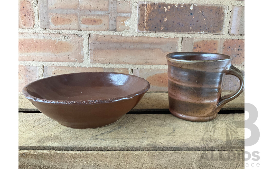 Roma Rubensohn (1927-2025) Collection of Studio Pottery Collection in Brown Blue Tones - Lot of 11