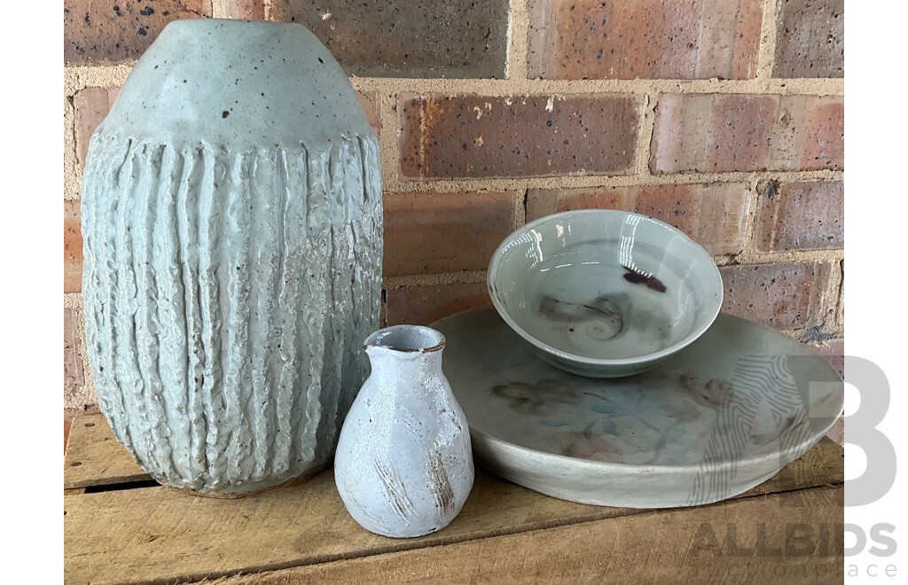 Roma Rubensohn (1927-2025) Collection of Studio Pottery Collection in Beige Tones - Lot of 23
