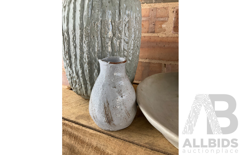 Roma Rubensohn (1927-2025) Collection of Studio Pottery Collection in Beige Tones - Lot of 23