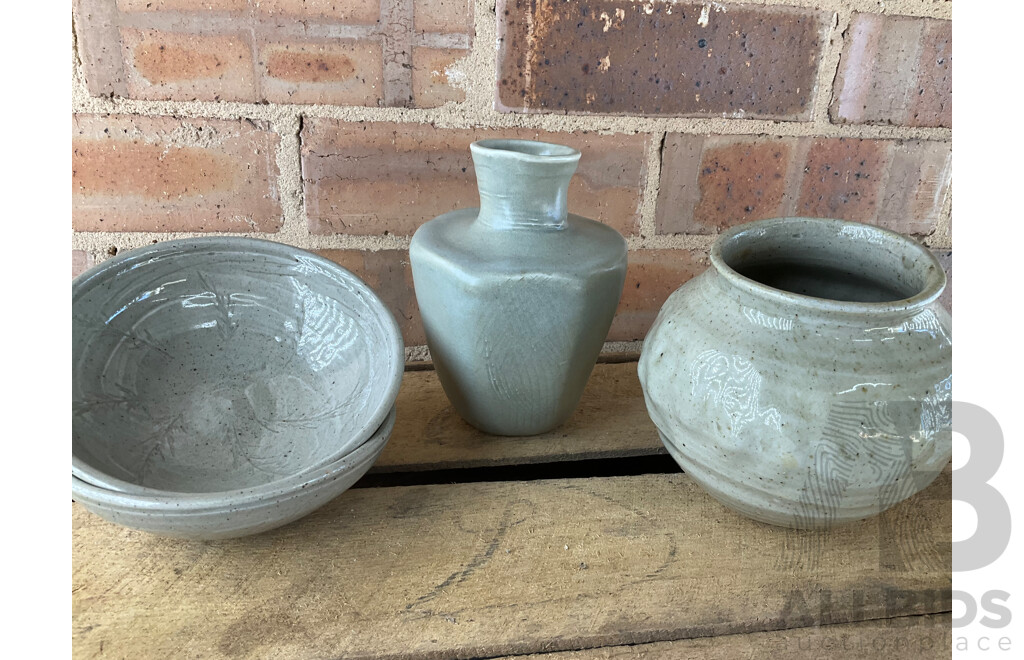 Roma Rubensohn (1927-2025) Collection of Studio Pottery Collection in Beige Tones - Lot of 23