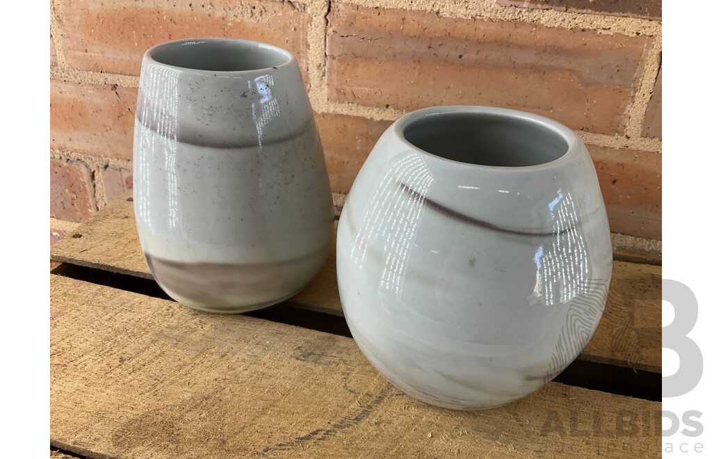 Roma Rubensohn (1927-2025) Collection of Studio Pottery Collection in Beige Tones - Lot of 23