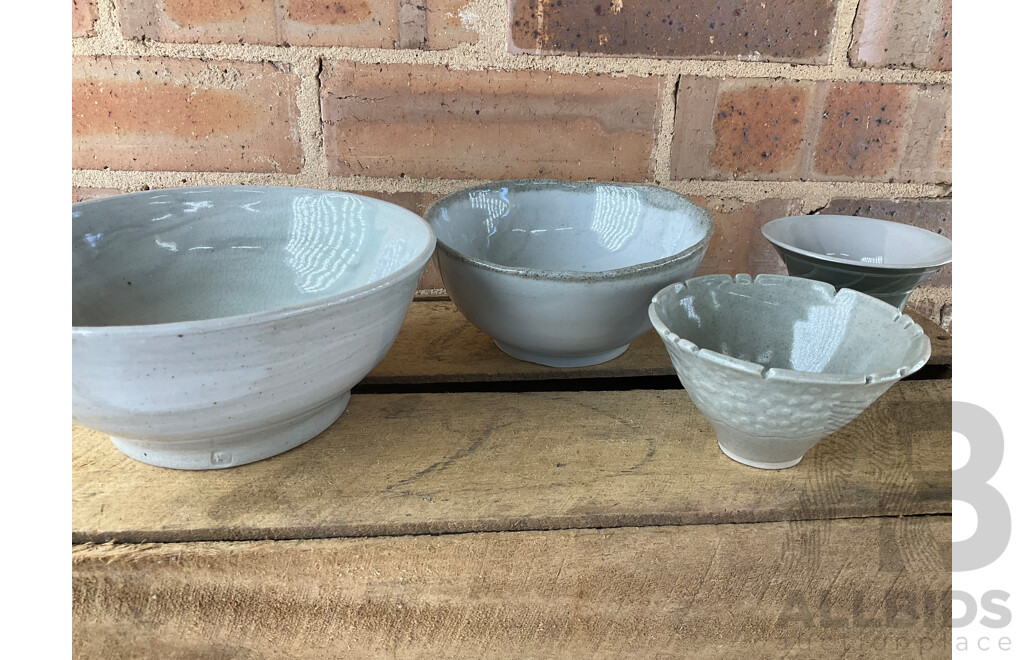 Roma Rubensohn (1927-2025) Collection of Studio Pottery Collection in Beige Tones - Lot of 23