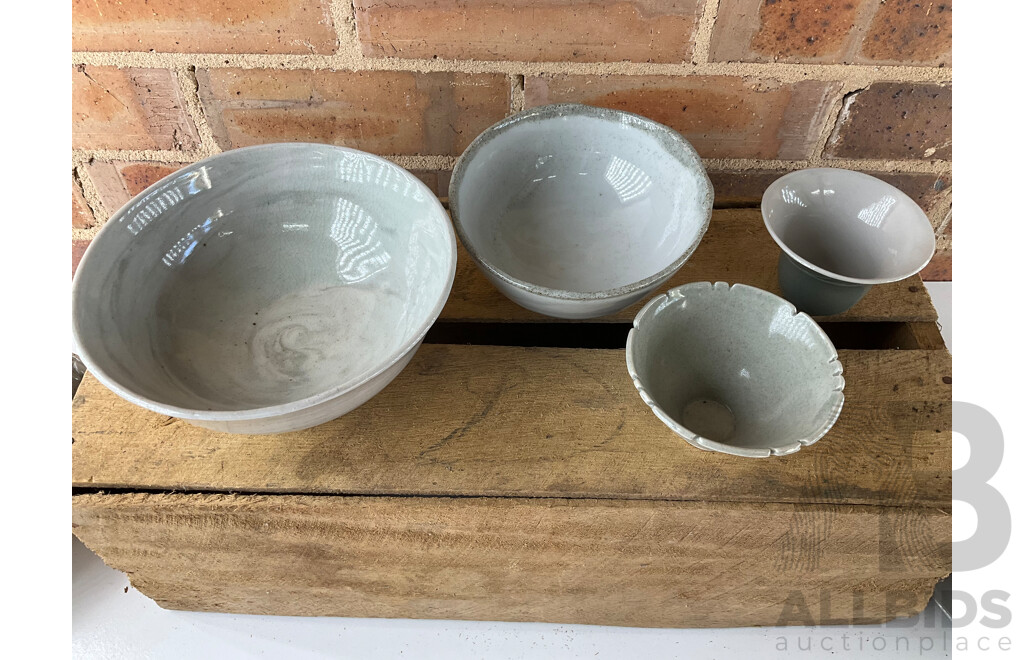 Roma Rubensohn (1927-2025) Collection of Studio Pottery Collection in Beige Tones - Lot of 23