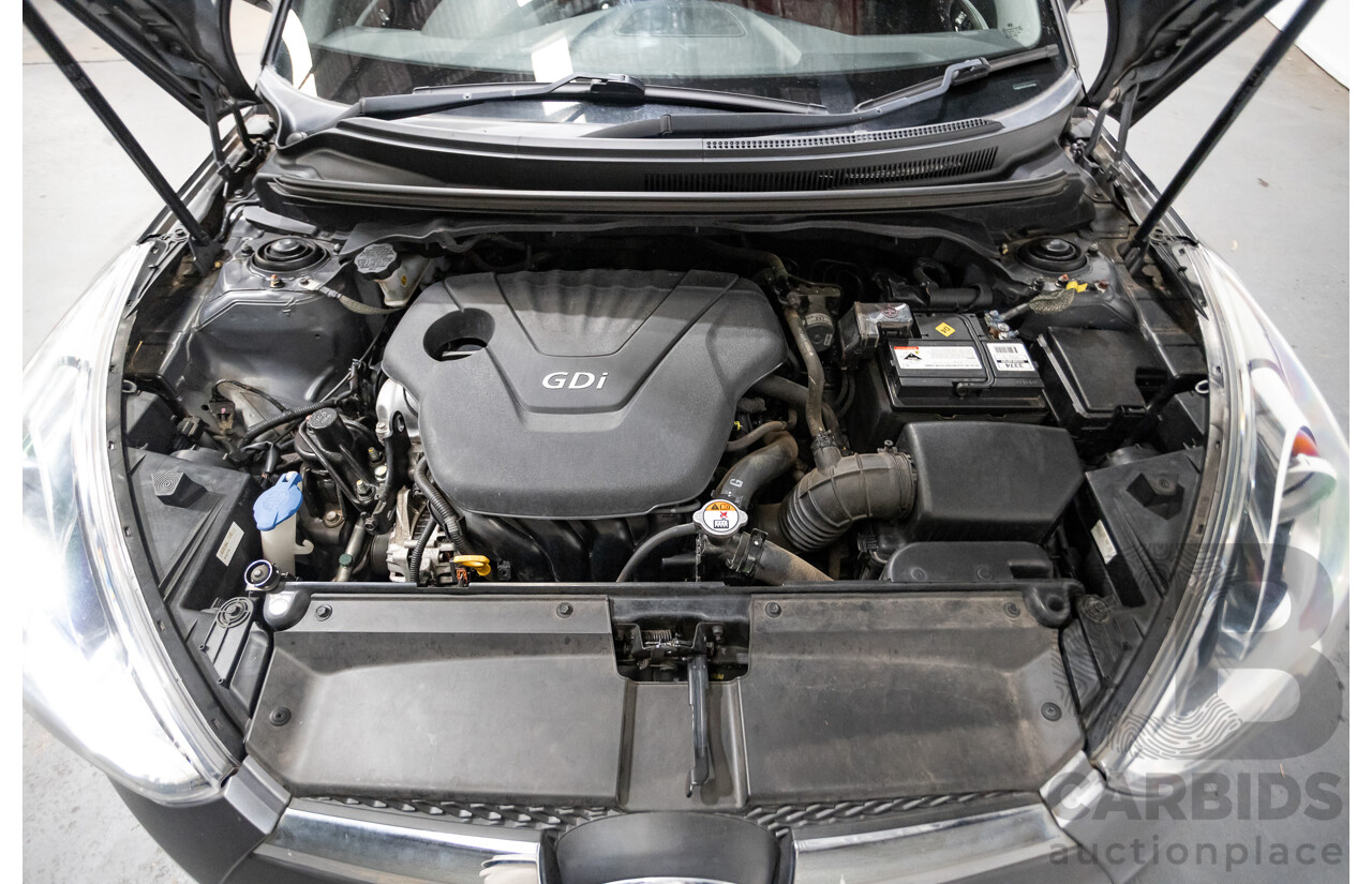 8/2013 Hyundai Veloster Street S.E. FS MY13 3d Coupe Silver Or Chrome 1.6L