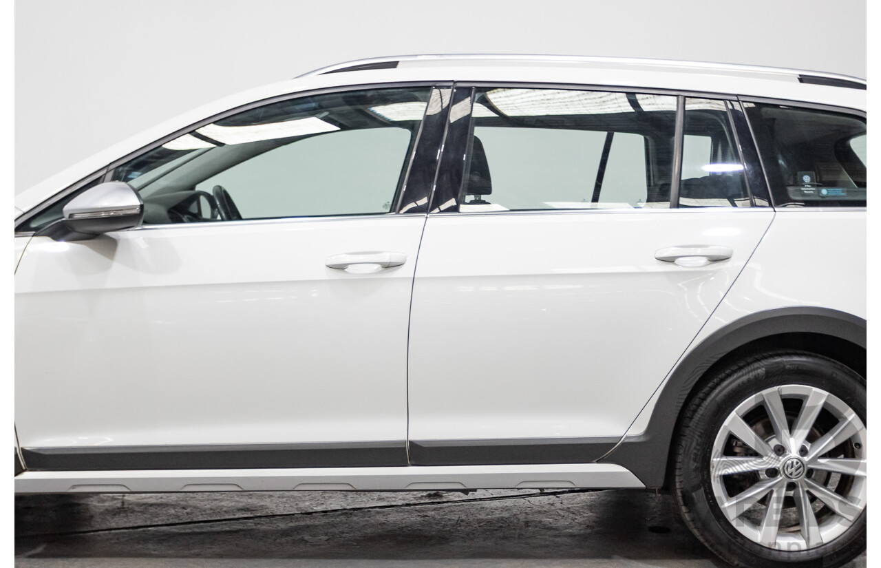 10/2017 Volkswagen Golf Alltrack 132 TSI (AWD) Mk7 AU MY17.5 Wagon White Turbo 1.8L
