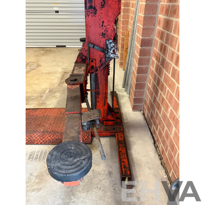 2500kg Two Post Car Hoist