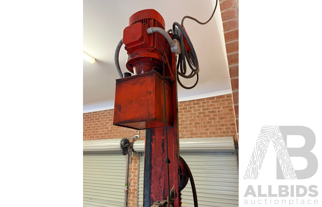 2500kg Two Post Car Hoist