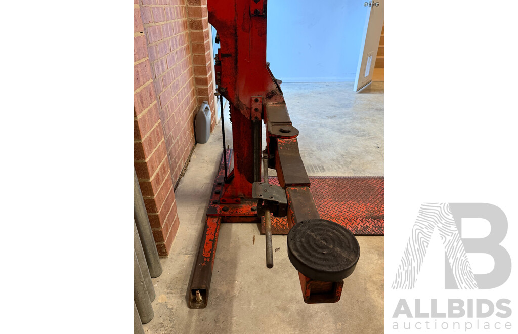 2500kg Two Post Car Hoist
