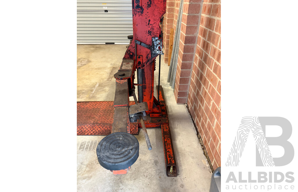 2500kg Two Post Car Hoist
