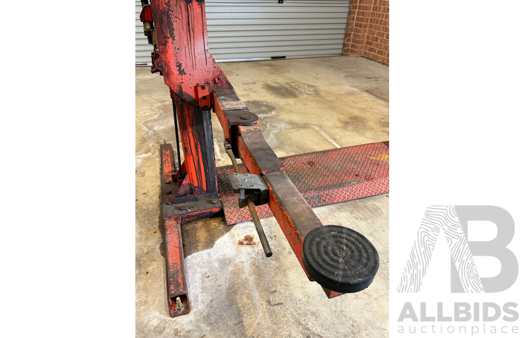 2500kg Two Post Car Hoist