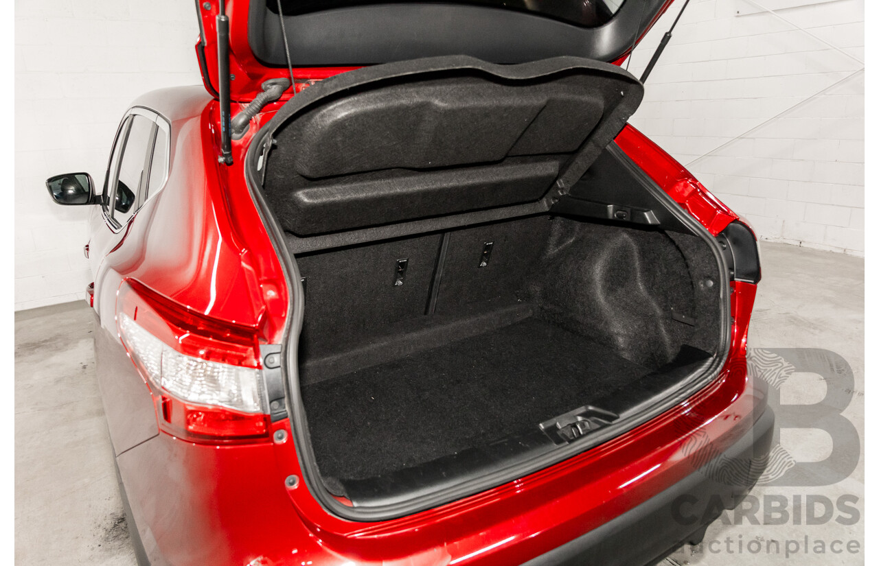 01/2016 Nissan Qashqai ST (FWD) J11 4d Wagon Magnetic Red Metallic 2.0L