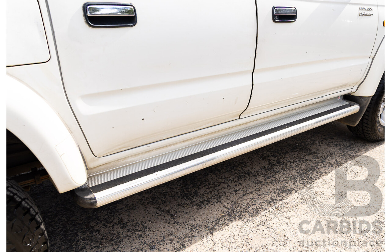 8/2003 Toyota Hilux SR5 (4x4) VZN167R Dual Cab P/Up Vanilla White V6 3.4L