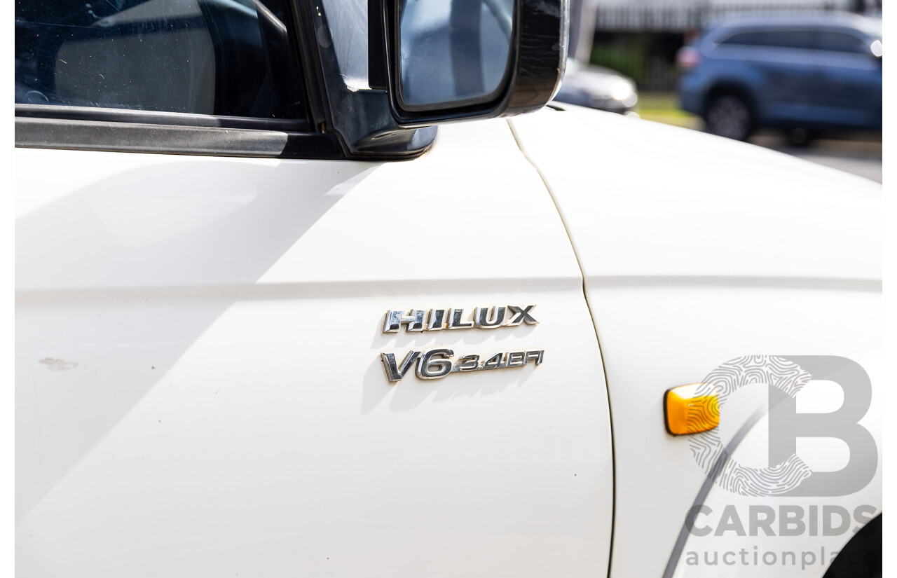 8/2003 Toyota Hilux SR5 (4x4) VZN167R Dual Cab P/Up Vanilla White V6 3.4L