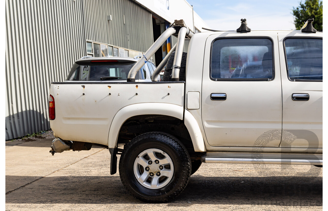 8/2003 Toyota Hilux SR5 (4x4) VZN167R Dual Cab P/Up Vanilla White V6 3.4L