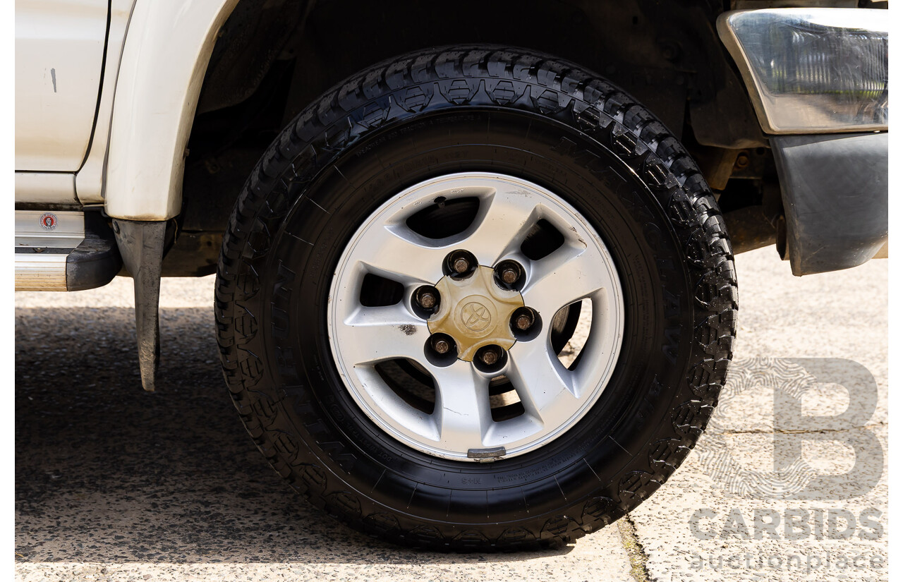8/2003 Toyota Hilux SR5 (4x4) VZN167R Dual Cab P/Up Vanilla White V6 3.4L