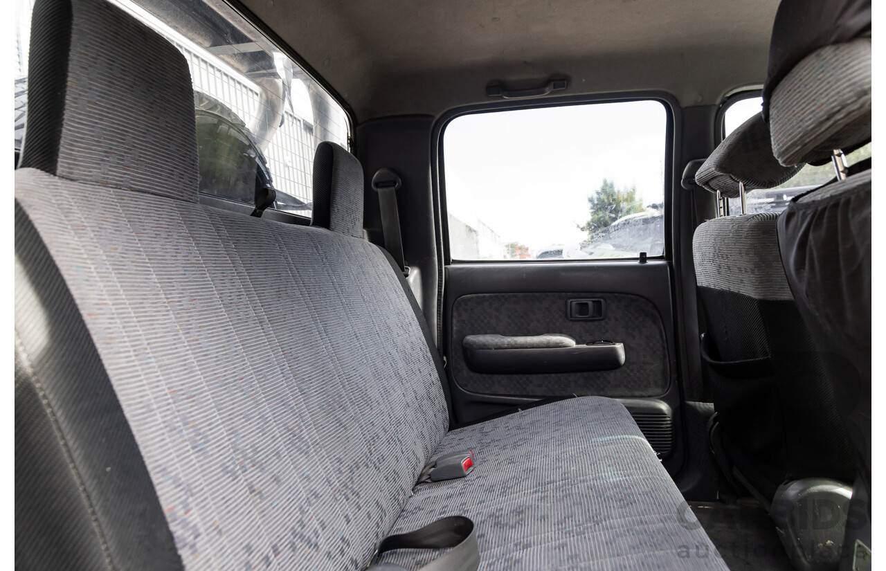 8/2003 Toyota Hilux SR5 (4x4) VZN167R Dual Cab P/Up Vanilla White V6 3.4L
