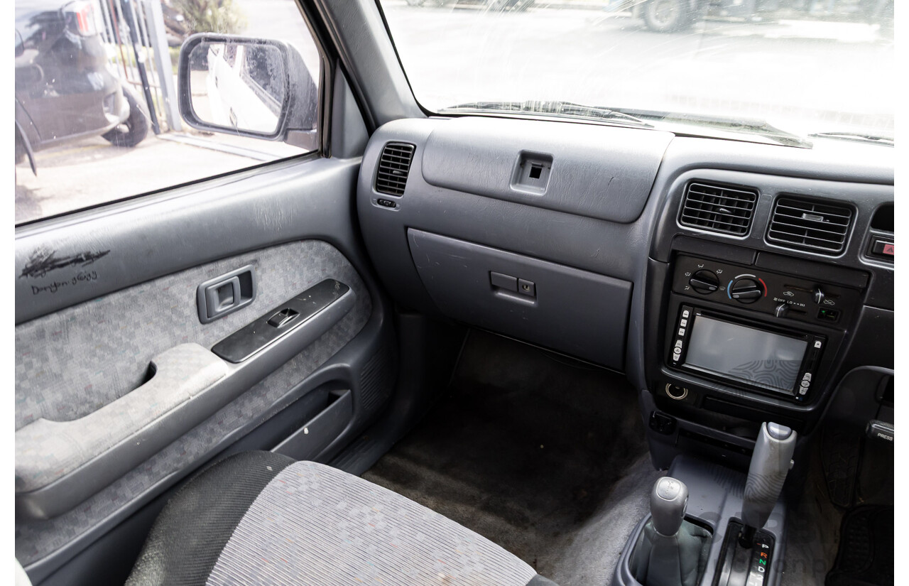 8/2003 Toyota Hilux SR5 (4x4) VZN167R Dual Cab P/Up Vanilla White V6 3.4L