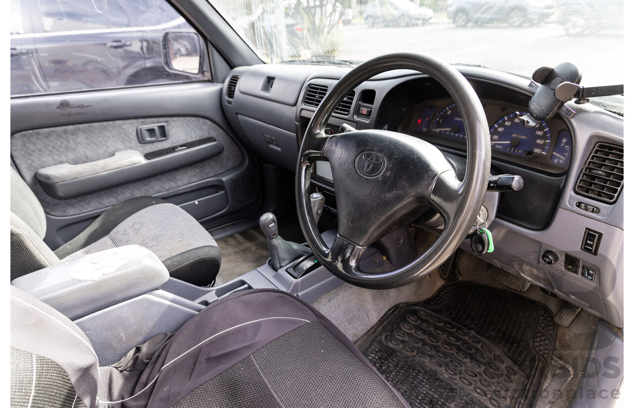 8/2003 Toyota Hilux SR5 (4x4) VZN167R Dual Cab P/Up Vanilla White V6 3.4L
