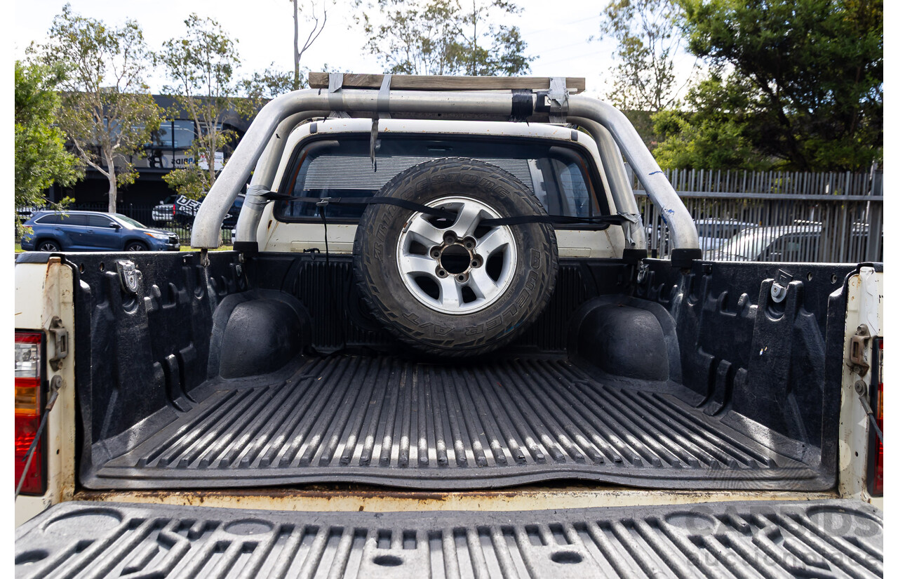 8/2003 Toyota Hilux SR5 (4x4) VZN167R Dual Cab P/Up Vanilla White V6 3.4L