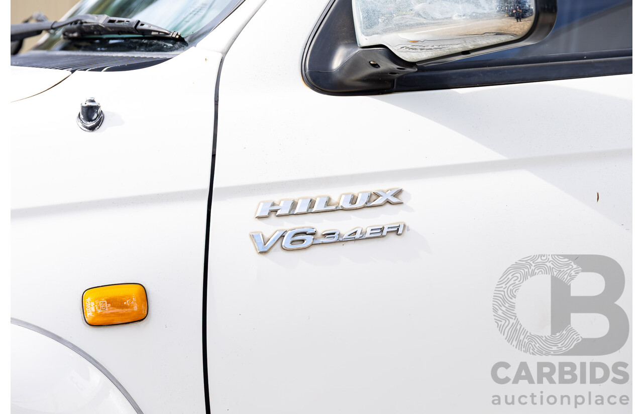 8/2003 Toyota Hilux SR5 (4x4) VZN167R Dual Cab P/Up Vanilla White V6 3.4L