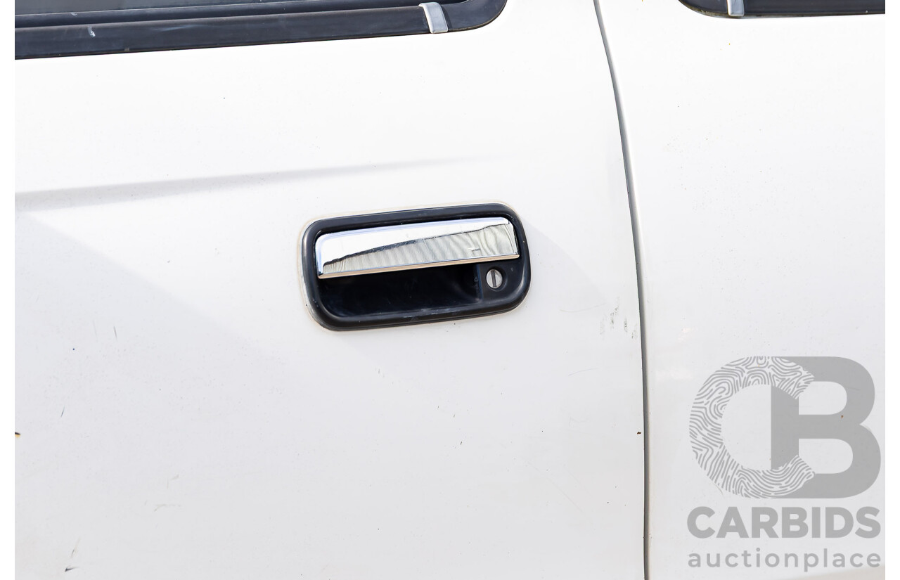 8/2003 Toyota Hilux SR5 (4x4) VZN167R Dual Cab P/Up Vanilla White V6 3.4L