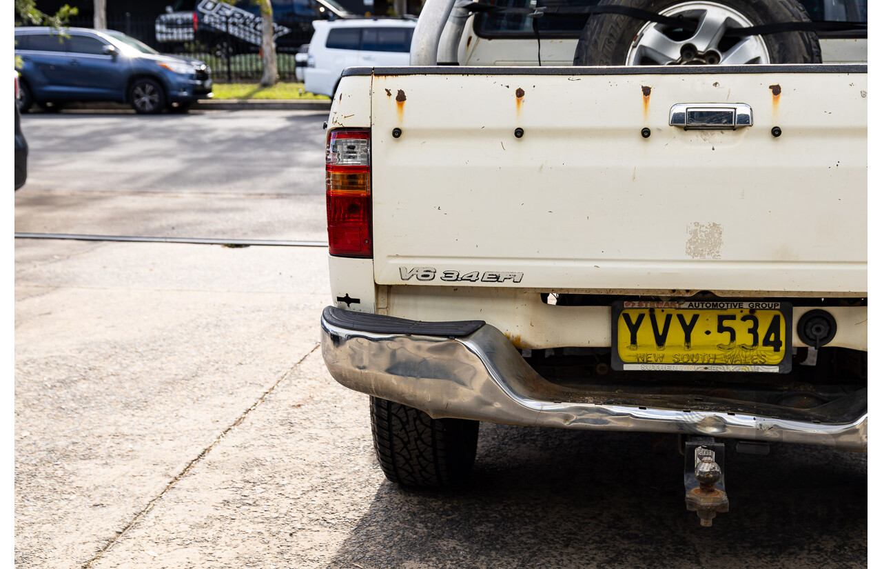 8/2003 Toyota Hilux SR5 (4x4) VZN167R Dual Cab P/Up Vanilla White V6 3.4L