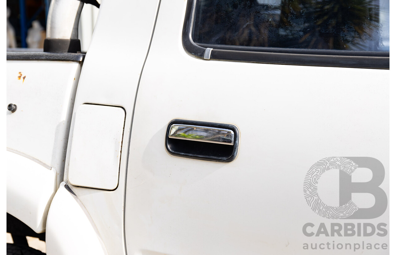 8/2003 Toyota Hilux SR5 (4x4) VZN167R Dual Cab P/Up Vanilla White V6 3.4L
