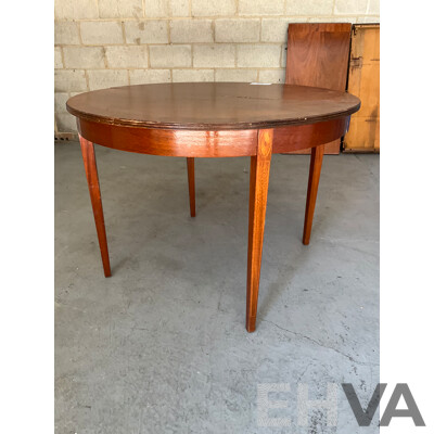 Circular 2 Leaf Extendable Dining Table