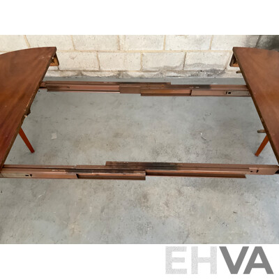 Circular 2 Leaf Extendable Dining Table
