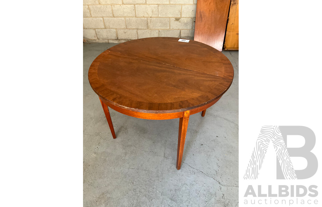 Circular 2 Leaf Extendable Dining Table