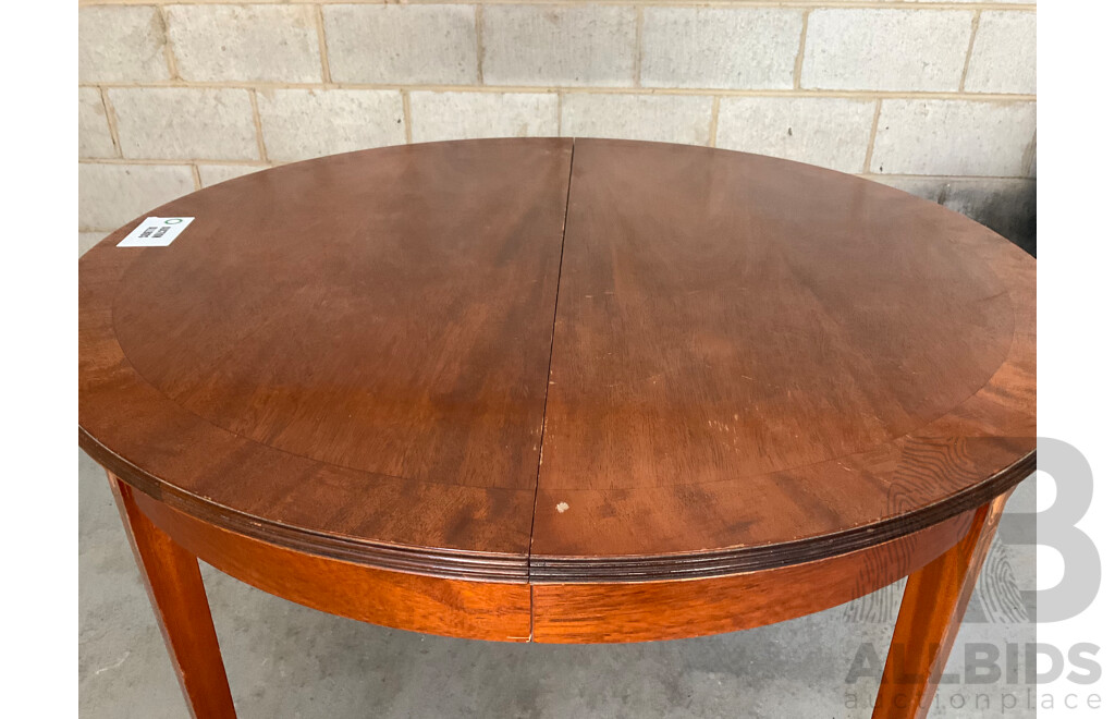 Circular 2 Leaf Extendable Dining Table