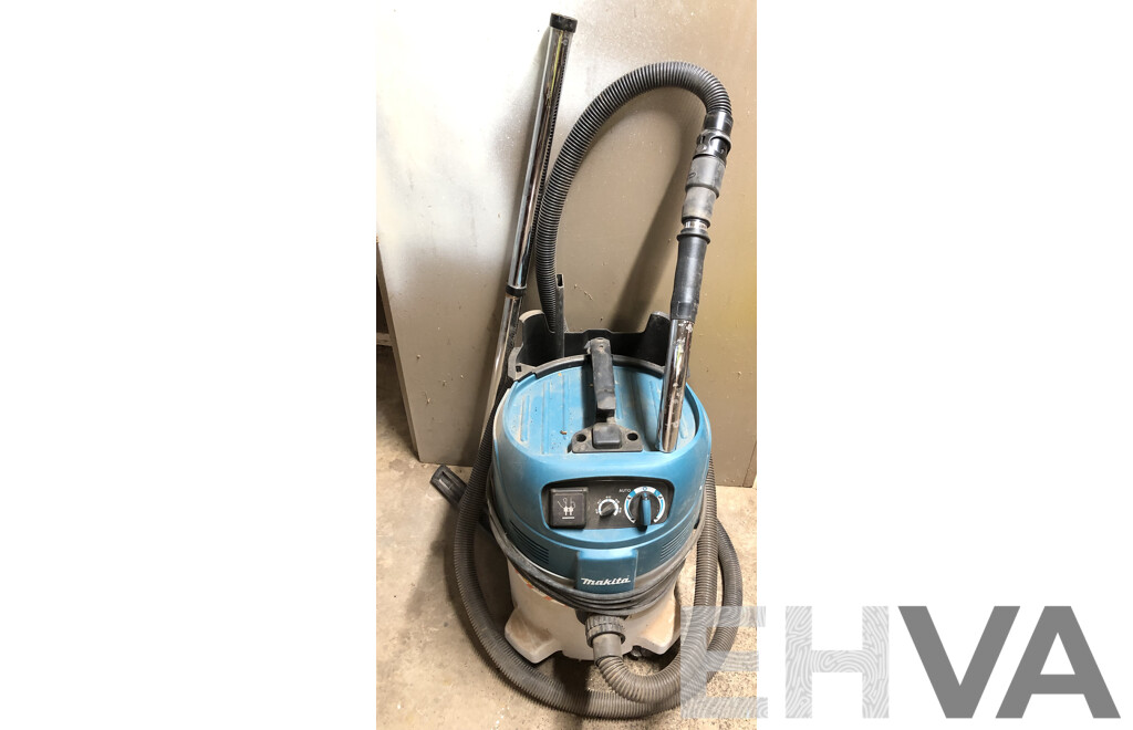 Makita VC3012M 30 Litre Wet and Dry Dust Extraction Vacuum Cleaner