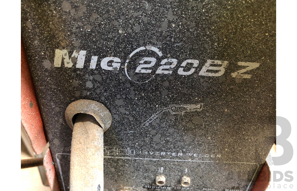 Rossi MIG 220BZ MIG/Tig Welder with Trolley and Gas Cylinder