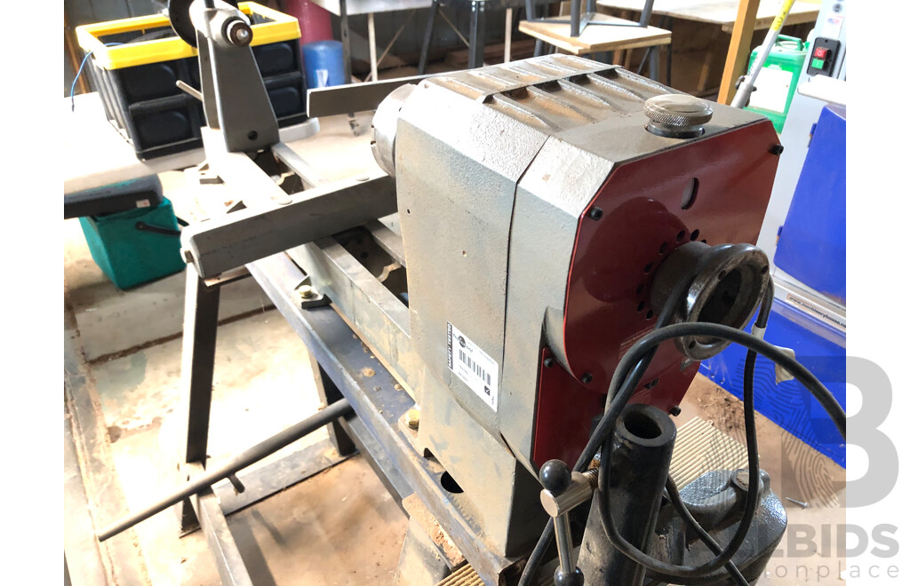 Nova DVR 3000 Woodworking Lathe and Accessories