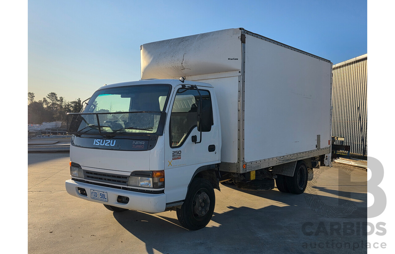 05/2004 Isuzu NPR 250 Medium Pantech  Turbo Diesel 4.7L