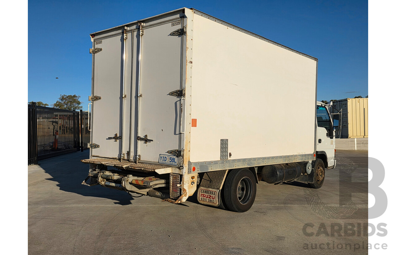05/2004 Isuzu NPR 250 Medium Pantech  Turbo Diesel 4.7L