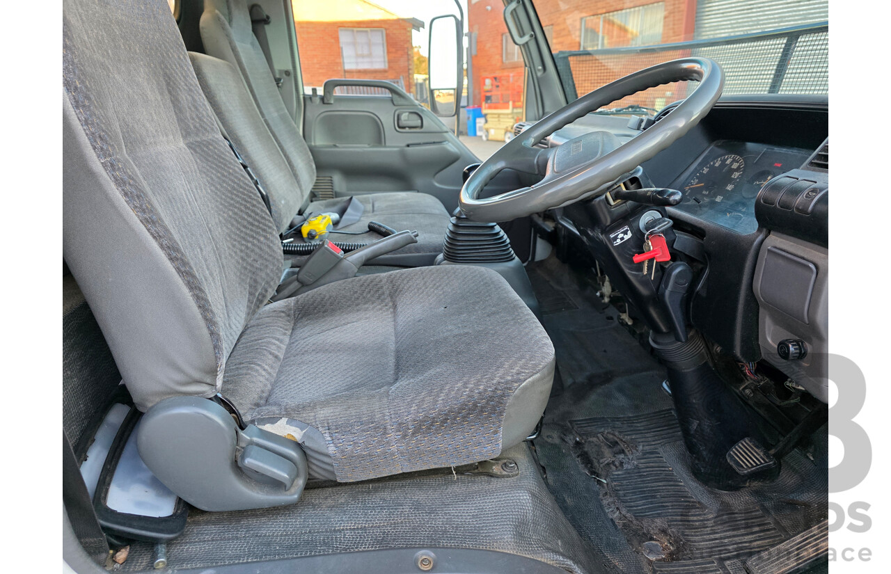 05/2004 Isuzu NPR 250 Medium Pantech  Turbo Diesel 4.7L